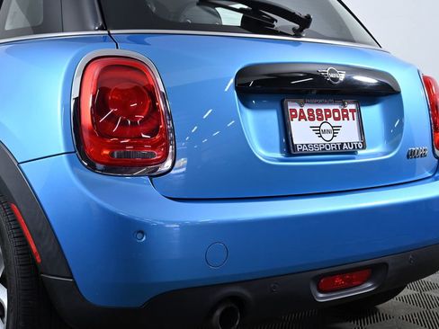 Used 2019 MINI Cooper 4-Door Hardtop w/ Signature Upholstery Package image 7