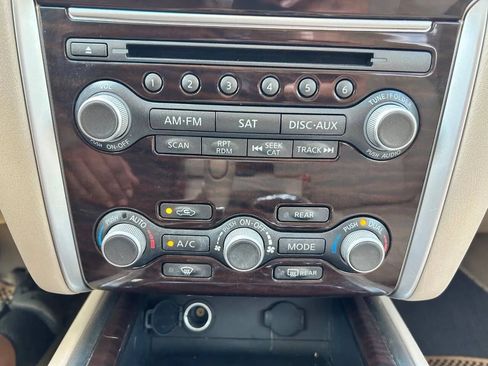 Used 2014 Nissan Pathfinder Platinum w/ Platinum Premium Package FWD image 25