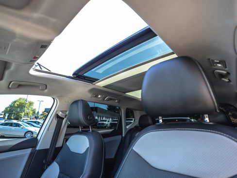 Used 2022 Volkswagen Taos SEL w/ Panoramic Sunroof Package AWD/4WD image 19
