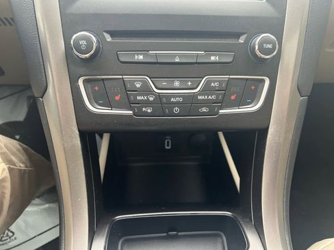 Used 2018 Ford Fusion SE w/ Fusion SE Technology Package image 25