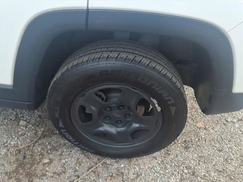 Used 2018 Jeep Compass Sport image 9