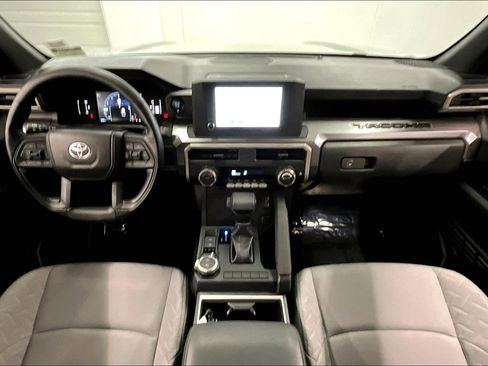 Used 2025 Toyota Tacoma SR5 AWD/4WD image 17