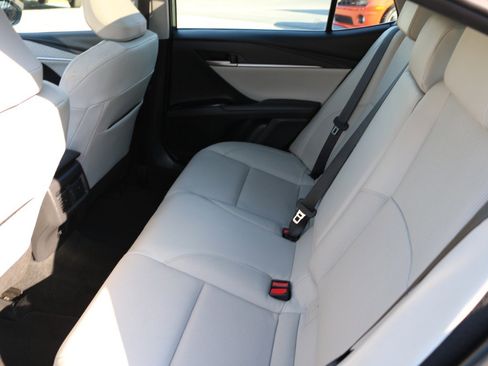 Used 2025 Toyota Camry XLE image 29