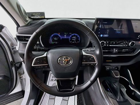 Used 2024 Toyota Highlander Platinum AWD/4WD image 11