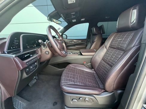 Used 2024 Cadillac Escalade ESV Sport Platinum w/ LPO, ONYX Package AWD/4WD image 11