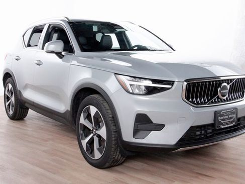 Certified 2025 Volvo XC40 B5 Core w/ Climate Package image 3