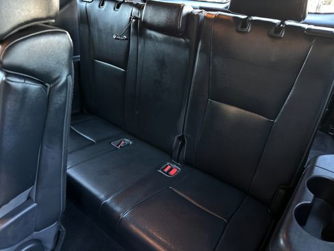 Used 2023 Toyota Highlander XLE image 16