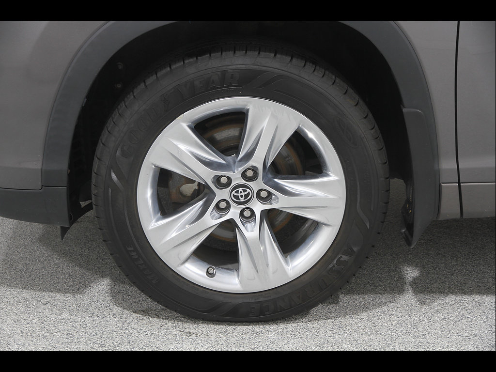 Used 2017 Toyota Highlander Limited AWD/4WD image 23
