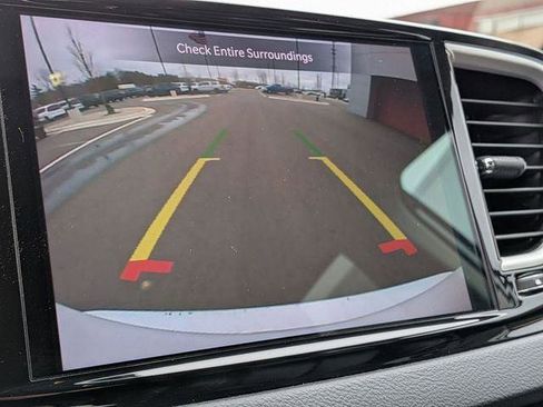 Certified 2023 Chrysler Pacifica Touring-L image 23