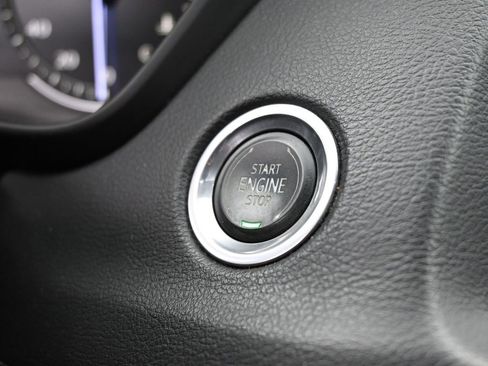 Used 2019 Cadillac XT4 Premium Luxury image 17