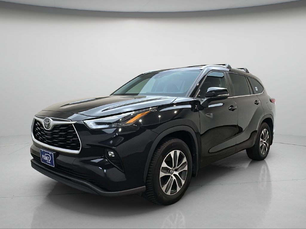 Used 2023 Toyota Highlander XLE AWD/4WD image 2