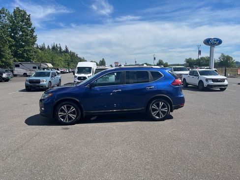 Used 2017 Nissan Rogue SL w/ SL Premium Package FWD image 2