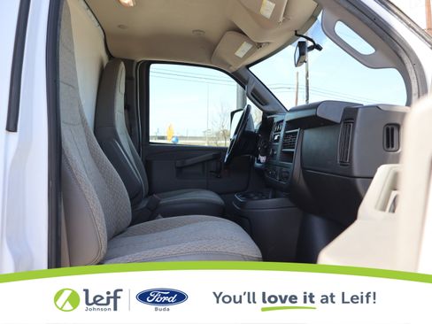 Used 2022 Chevrolet Express 4500 Extended w/ Power Convenience Package image 26