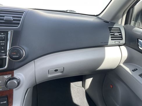 Used 2013 Toyota Highlander Limited AWD/4WD image 16