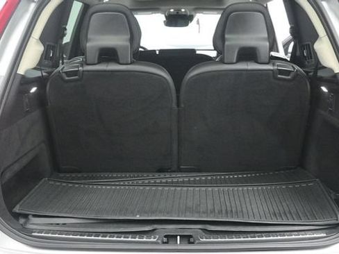 Used 2018 Volvo XC90 T6 Momentum w/ Convenience Package AWD/4WD image 19