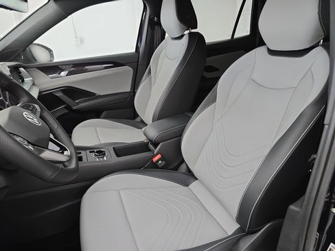 New 2026 Volkswagen Tiguan SE R-Line FWD image 15