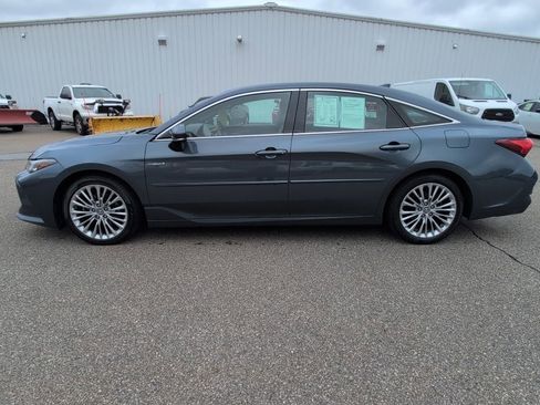 Used 2019 Toyota Avalon Limited w/ Advanced Safety Package FWD image 3