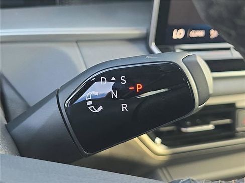 New 2026 Volkswagen Tiguan SE R-Line FWD image 21