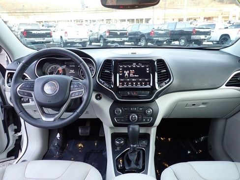 Certified 2019 Jeep Cherokee Limited w/ Trailer Tow Group image 17