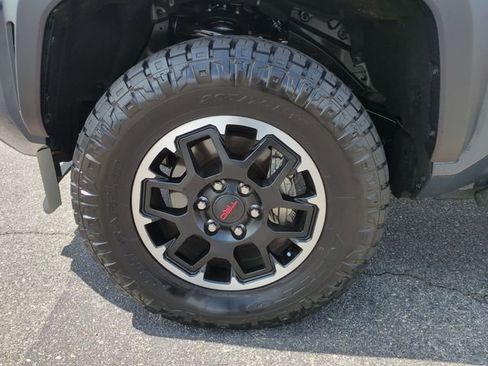 Used 2025 Toyota Tacoma TRD Off-Road AWD/4WD image 10