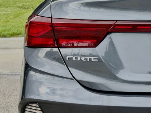 Used 2023 Kia Forte LXS FWD image 7