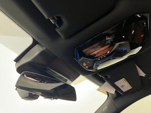 Used 2023 BMW 740i image 17