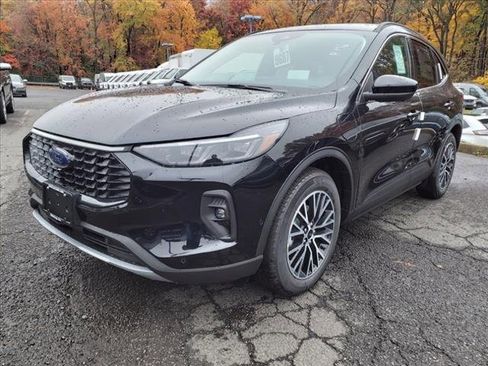 New 2023 Ford Escape SE w/ PHEV Premium Package image 2