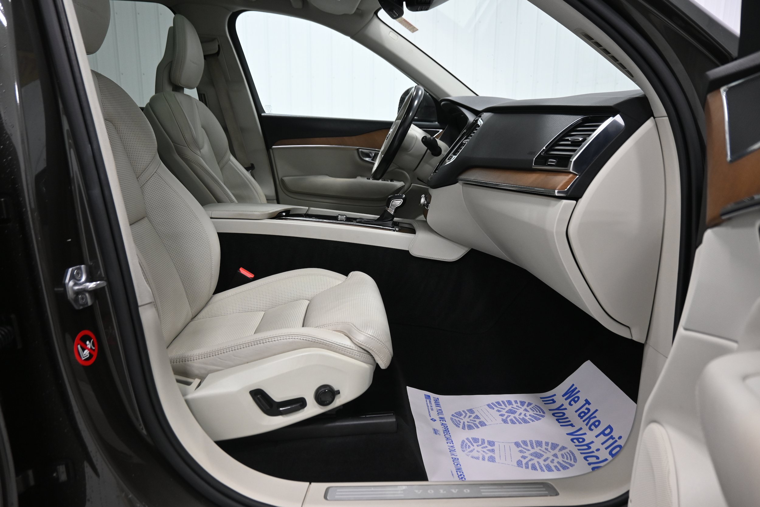 Used 2018 Volvo XC90 T6 Inscription w/ Convenience Package AWD/4WD image 28