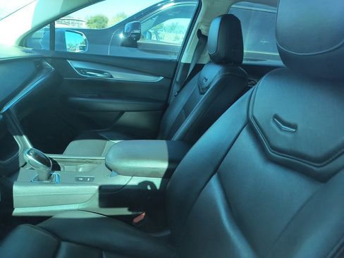 Used 2019 Cadillac XT5 Premium Luxury image 3