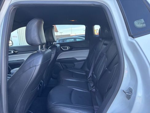 Used 2025 Jeep Compass Limited image 27