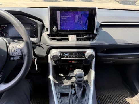 Used 2023 Toyota RAV4 LE FWD image 9