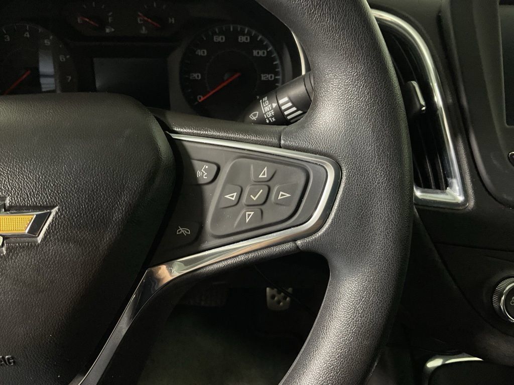 Used 2017 Chevrolet Malibu LT FWD image 26
