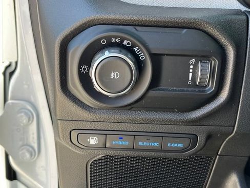 Used 2024 Jeep Wrangler Unlimited AWD/4WD image 17