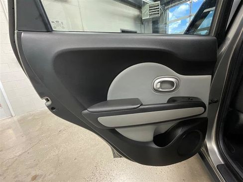 Used 2016 Kia Soul FWD image 18