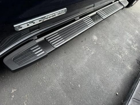 Used 2023 GMC Sierra 1500 Elevation image 7