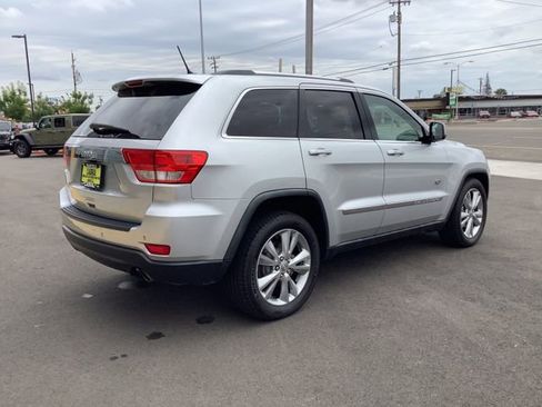 Used 2011 Jeep Grand Cherokee 70th Anniversary RWD image 32