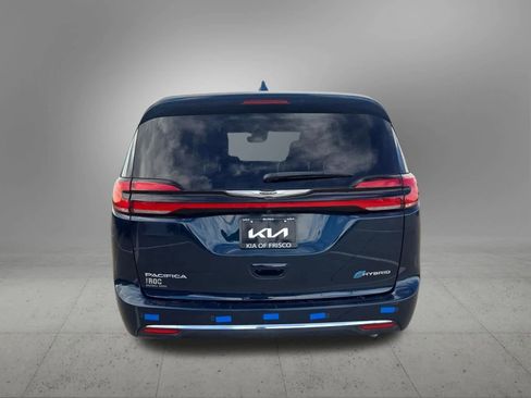 Used 2022 Chrysler Pacifica Limited image 5