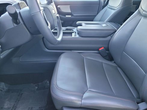 Used 2025 Ford Expedition Active image 21