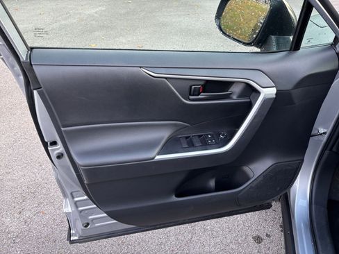 Used 2025 Toyota RAV4 LE image 20