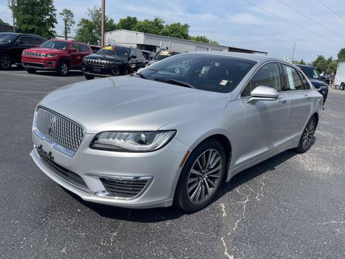 Used 2018 Lincoln MKZ Select w/ Select Plus Package FWD image 2