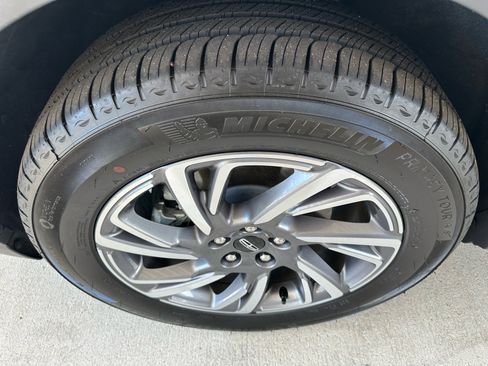 Used 2025 Lincoln Corsair FWD w/ Equipment Group 101A image 5