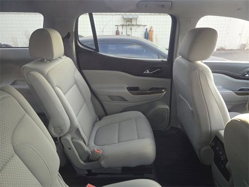 Used 2020 GMC Acadia SLE image 3