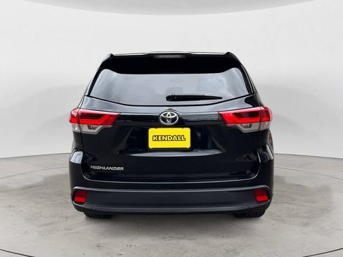 Used 2019 Toyota Highlander LE FWD image 4