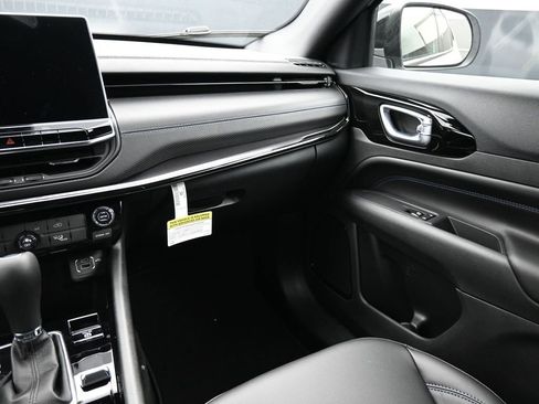 New 2026 Jeep Compass Latitude image 13