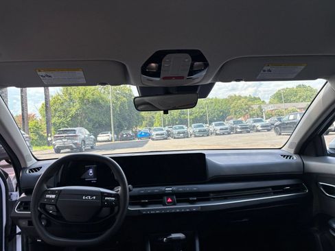 Used 2025 Kia K4 FWD image 32