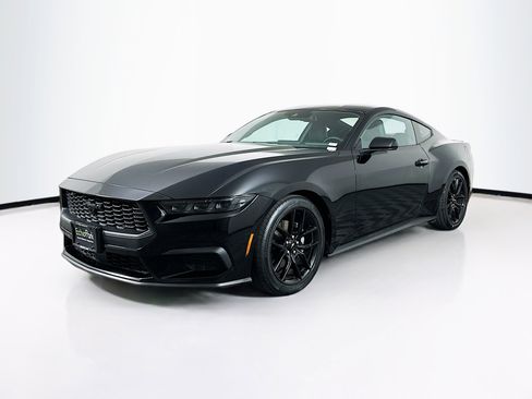 Used 2025 Ford Mustang Coupe image 3