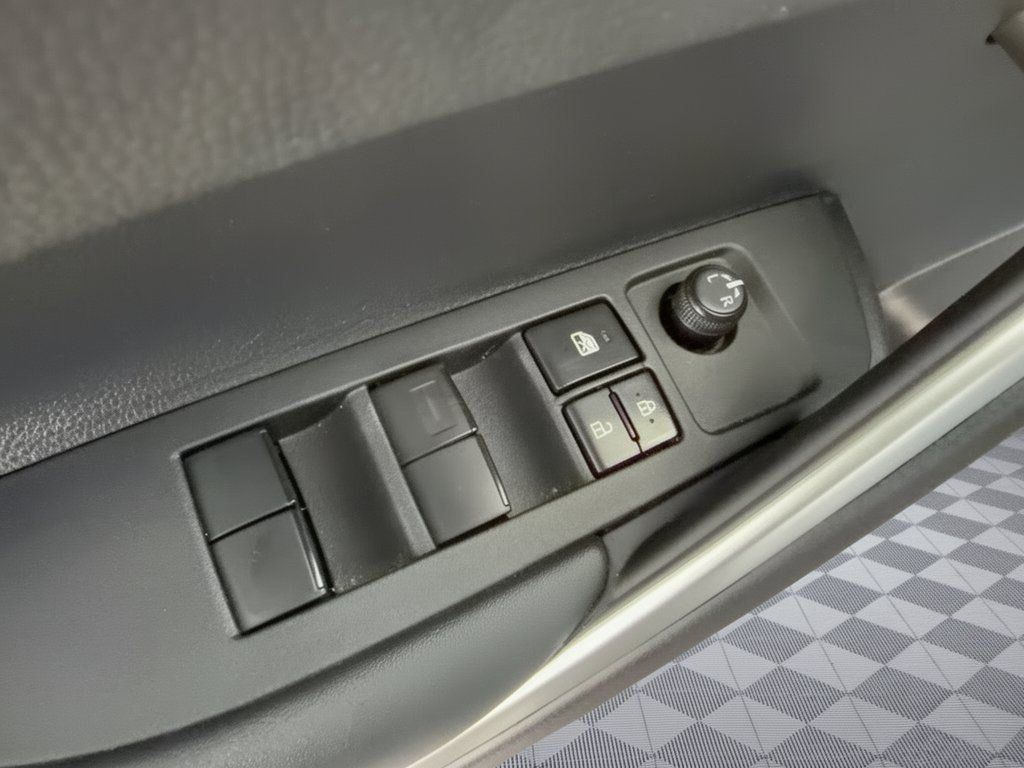 Used 2024 Toyota Corolla Cross AWD Hybrid w/ Convenience Package image 15
