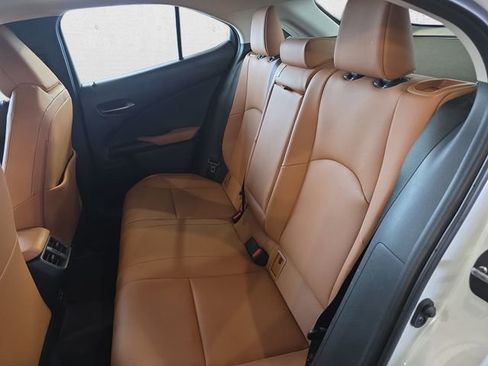 Used 2022 Lexus UX 250h 250h Base w/ Premium Package image 14