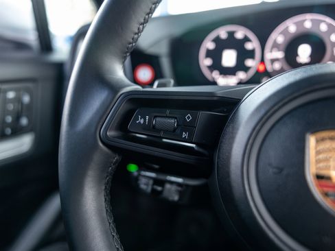 Certified 2025 Porsche Cayenne image 28