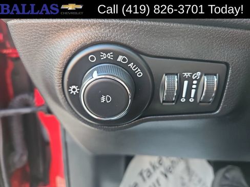 Used 2019 Jeep Compass Latitude FWD image 18